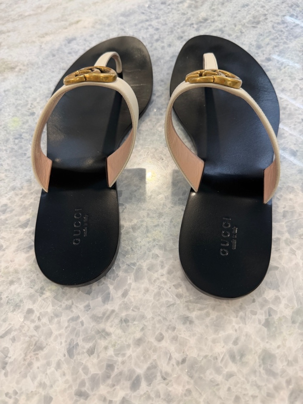 LIKE NEW Gucci White Marmont GG Sandals - Picture 4 of 13
